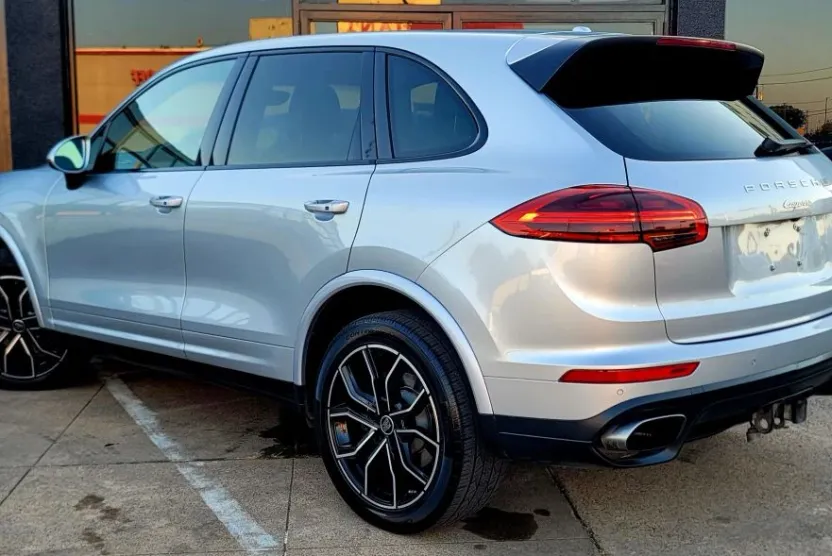2017 Porsche Cayenne photo 1