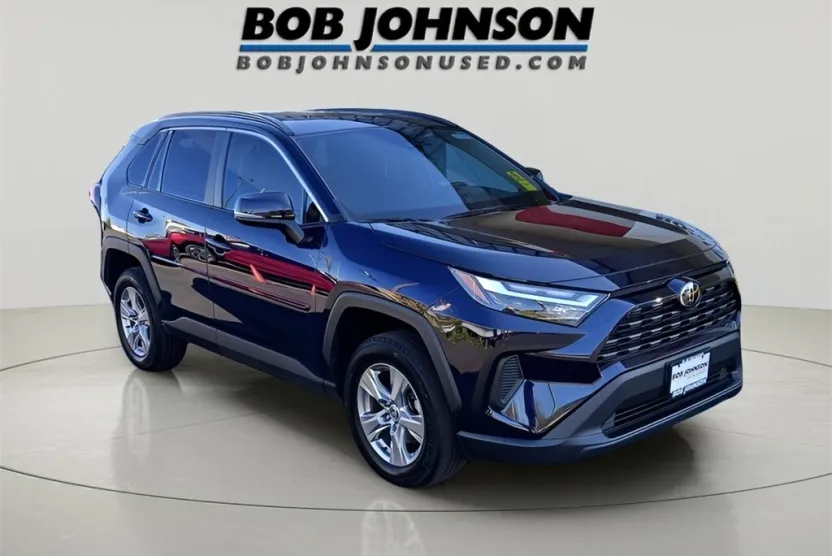 2023 Toyota RAV4 XLE photo 1