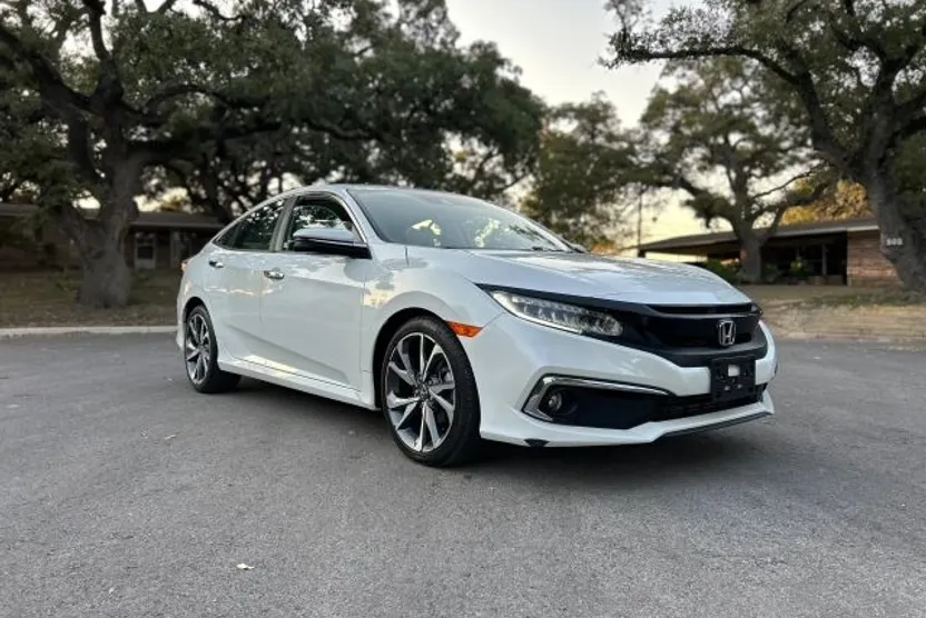 2019 Honda Civic Touring photo 1