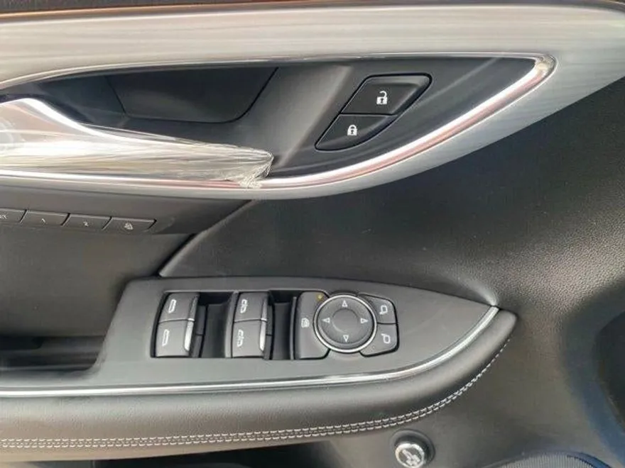 2025 Buick Envision Avenir photo 10