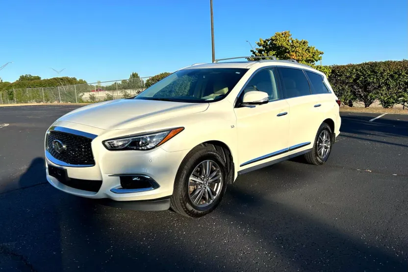 2017 Infiniti QX60 Base AWD photo 1