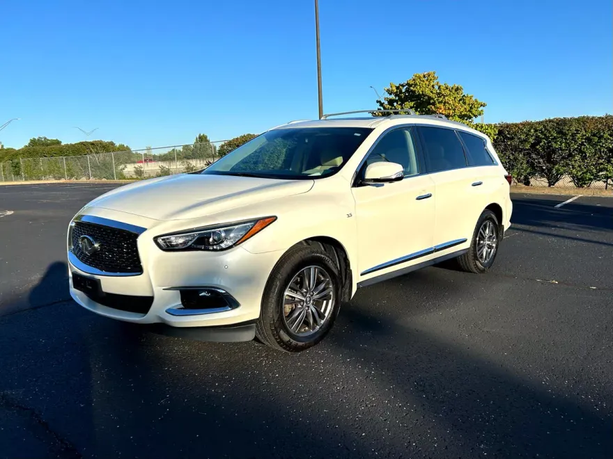 2017 Infiniti QX60 Base AWD photo 1