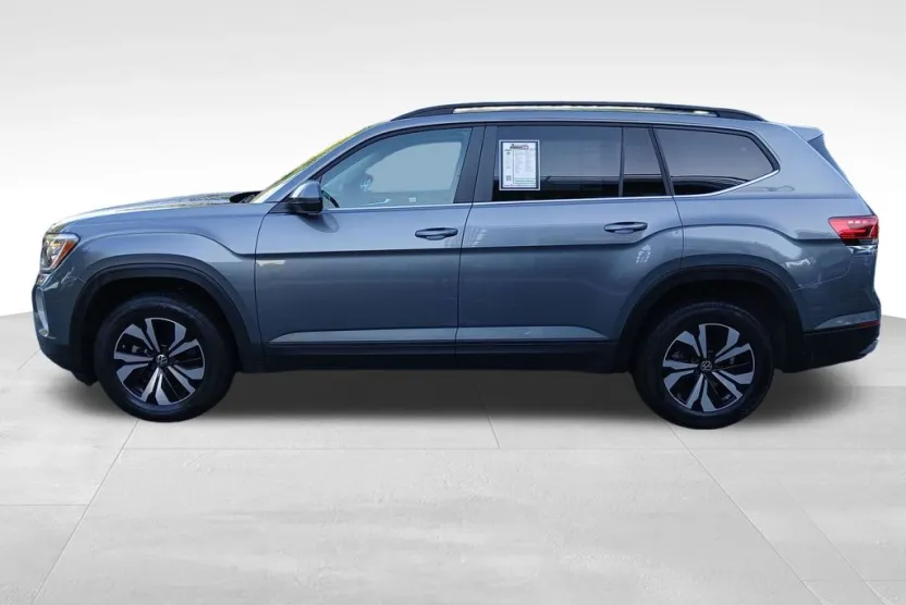 2024 Volkswagen Atlas SE photo 1