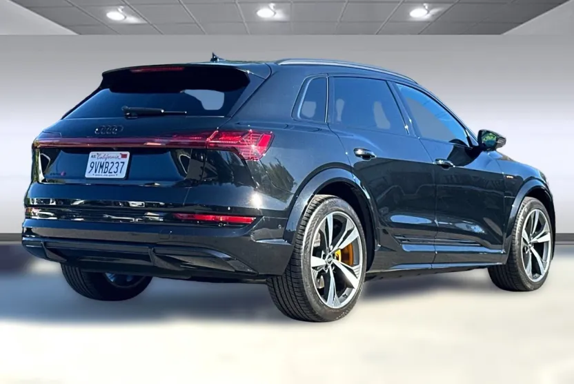 2022 Audi e-tron Premium Plus photo 1