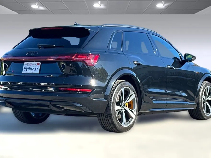 2022 Audi e-tron Premium Plus photo 1