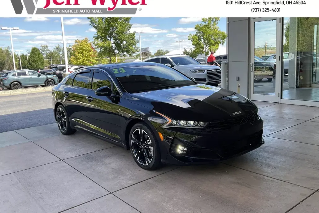 2023 Kia K5 GT-Line photo 1