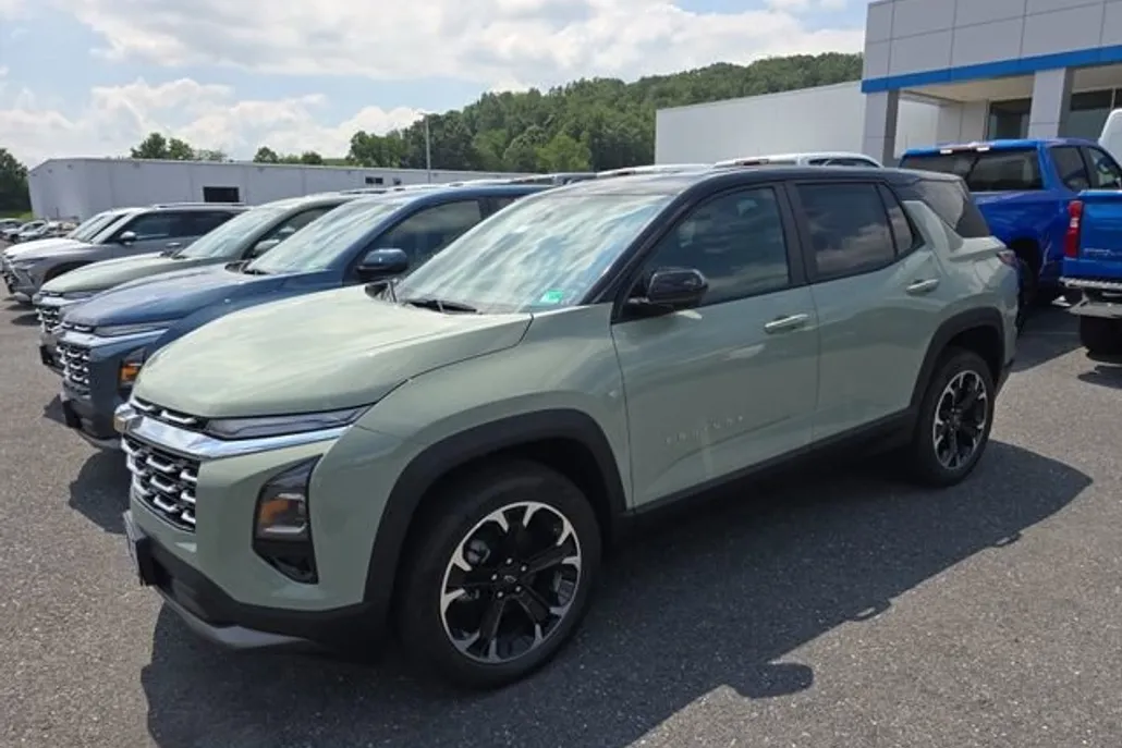 2026 Chevrolet Equinox LT photo 1