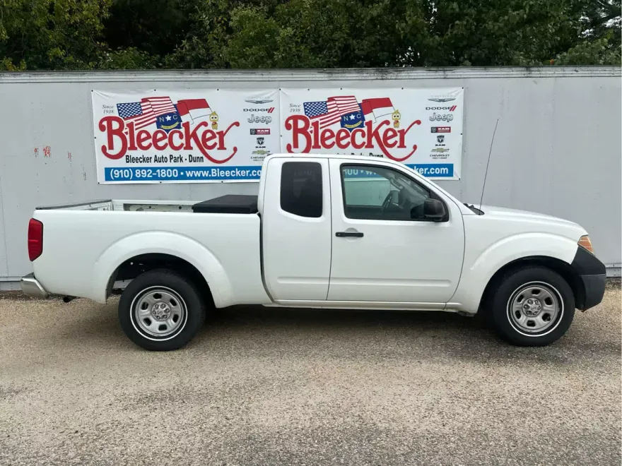 2013 Nissan Frontier S King Cab photo 1
