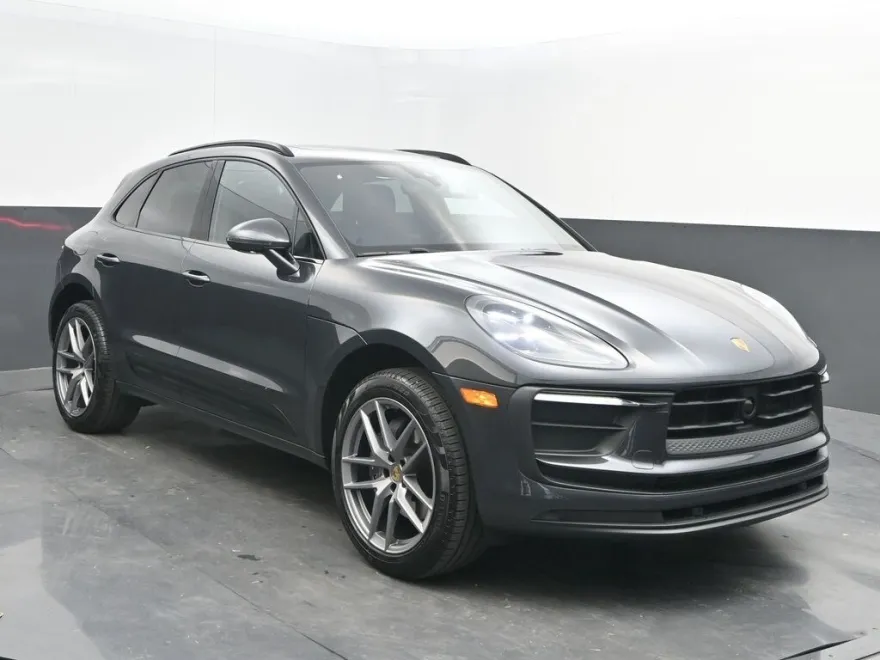 2025 Porsche Macan Base photo 1