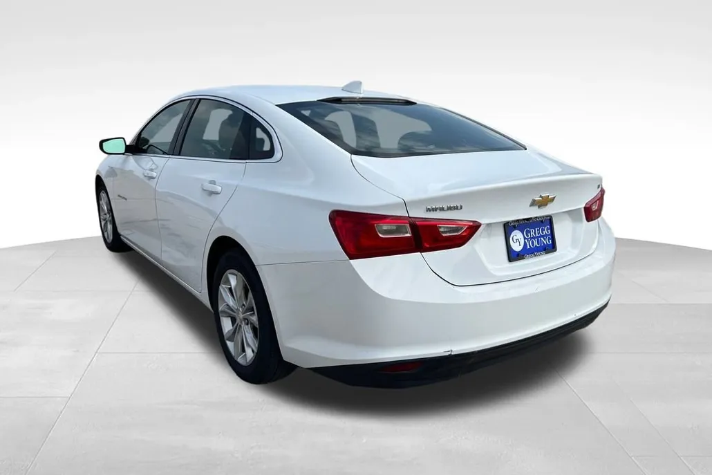 2023 Chevrolet Malibu 1LT photo 1