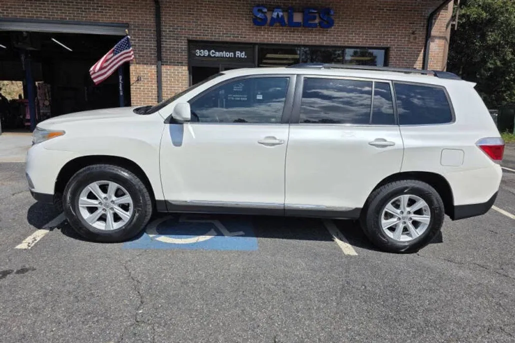 2012 Toyota Highlander Base photo 1