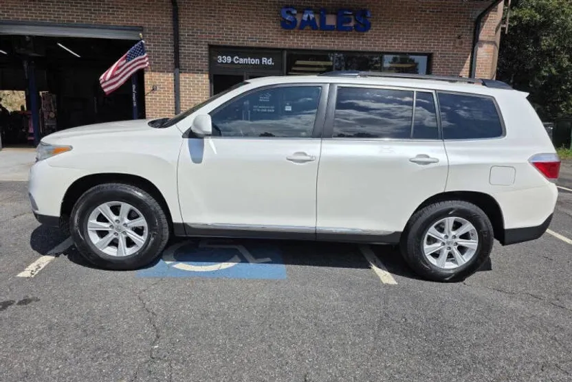 2012 Toyota Highlander Base photo 1