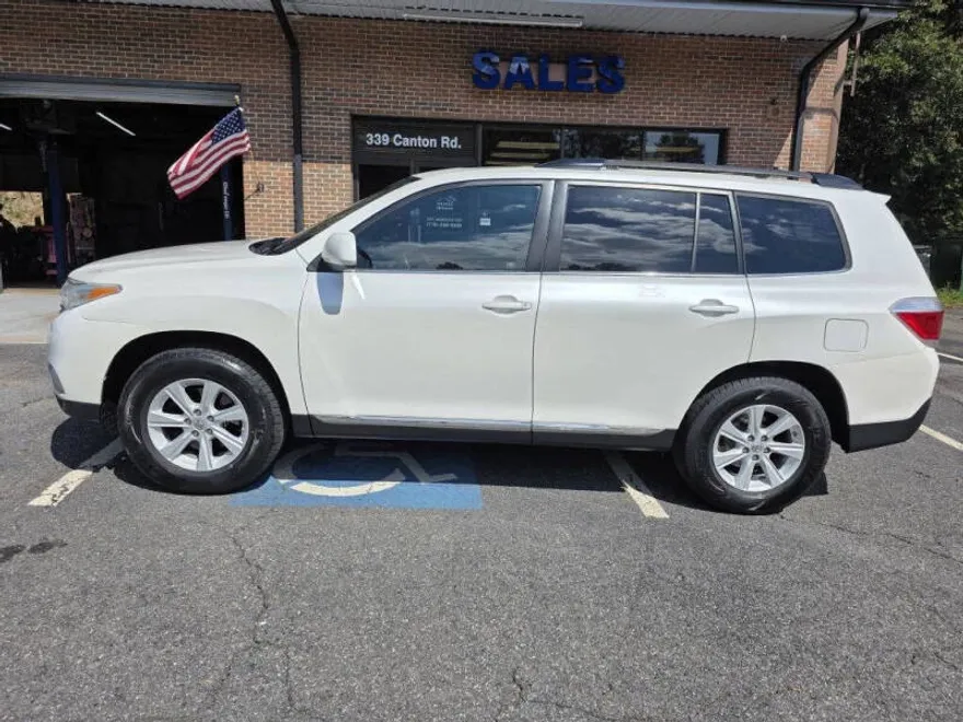 2012 Toyota Highlander Base photo 1