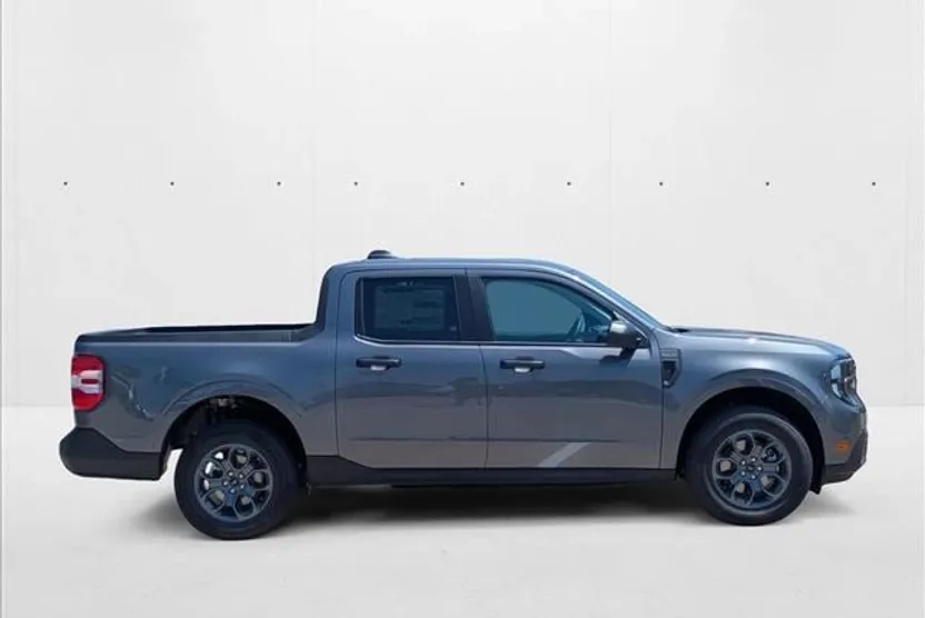2025 Ford Maverick XLT photo 1