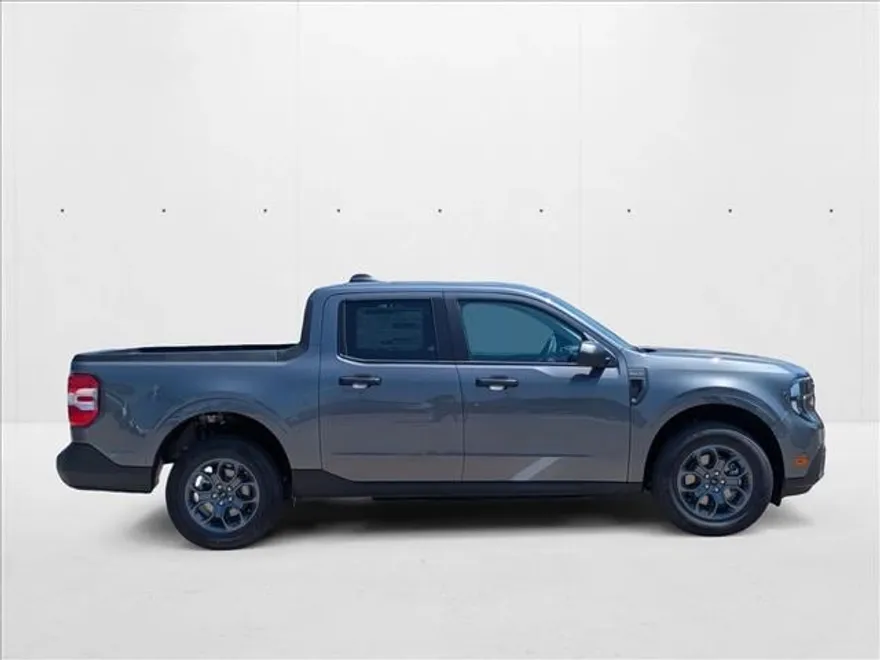2025 Ford Maverick XLT photo 1