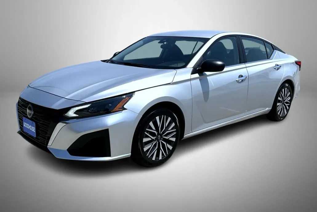 2024 Nissan Altima 2.5 SV photo 1