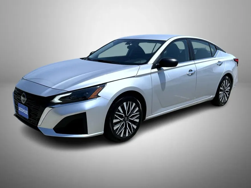 2024 Nissan Altima 2.5 SV photo 1