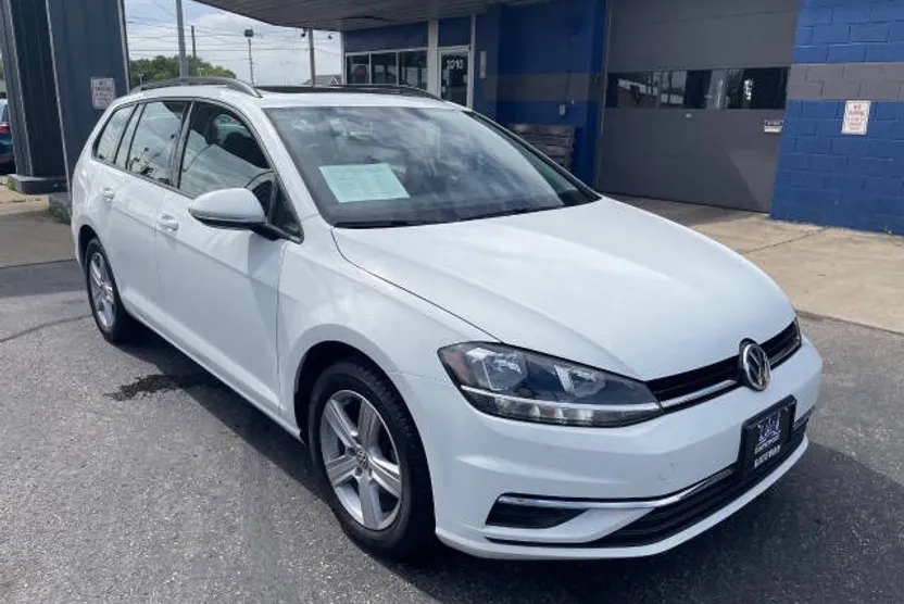 2018 Volkswagen Golf SportWagen TSI SE photo 1
