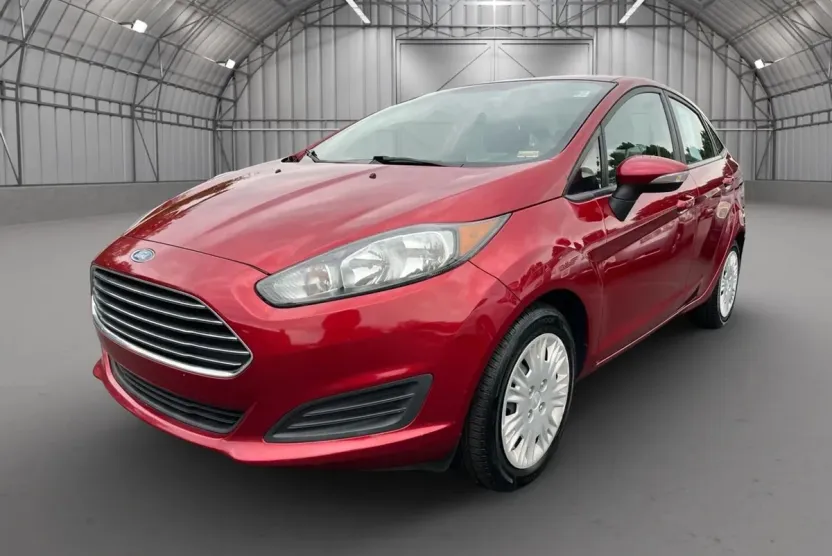 2015 Ford Fiesta SE photo 1