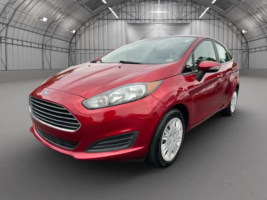 2015 Ford Fiesta SE photo 1