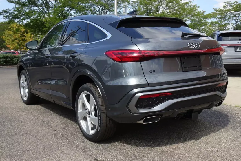 2025 Audi Q5 Sportback 2.0T Premium Plus photo 1
