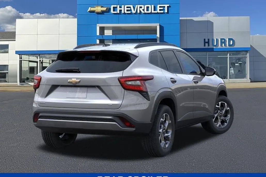 2025 Chevrolet Trax LT photo 1