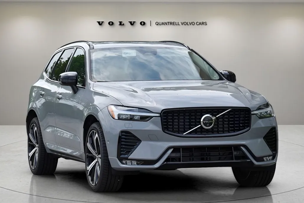 2025 Volvo XC60 B5 photo 1