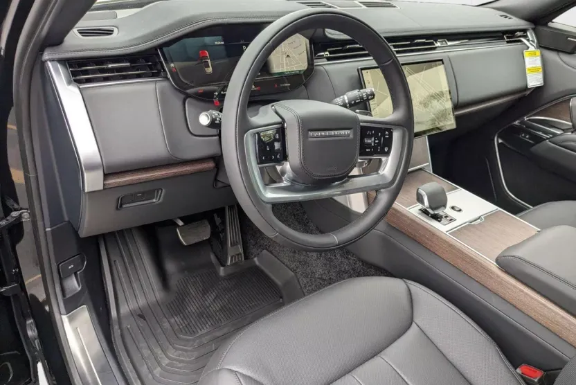 2025 Land Rover Range Rover SE photo 1
