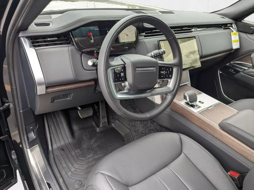 2025 Land Rover Range Rover SE photo 1