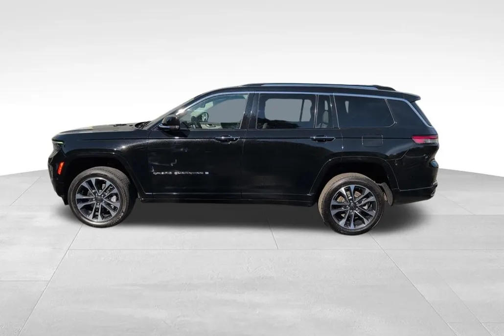 2022 Jeep Grand Cherokee Overland photo 1