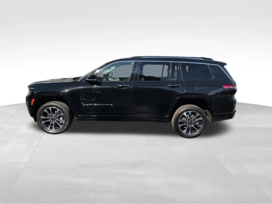 2022 Jeep Grand Cherokee Overland photo 1