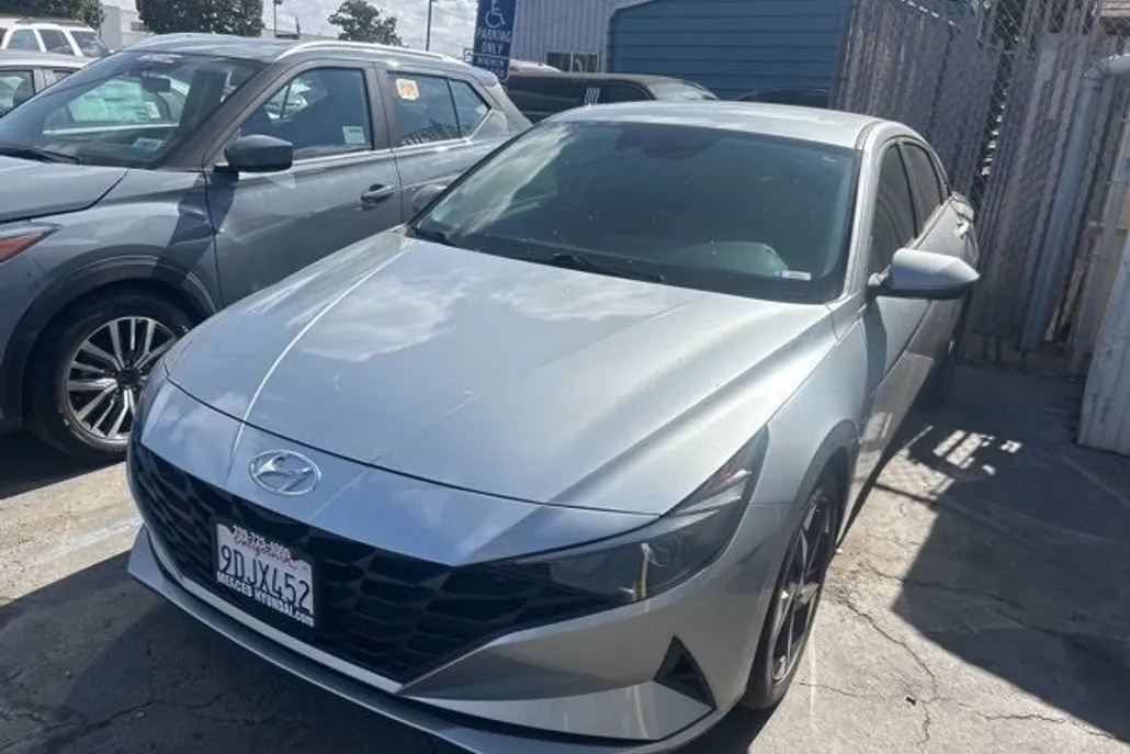 2023 Hyundai Elantra SEL Convenience photo 1