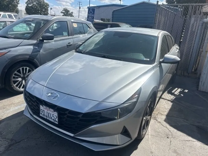 2023 Hyundai Elantra SEL Convenience photo 1