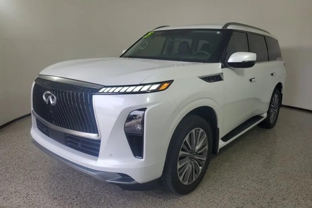 2025 Infiniti QX80 Luxe photo 1