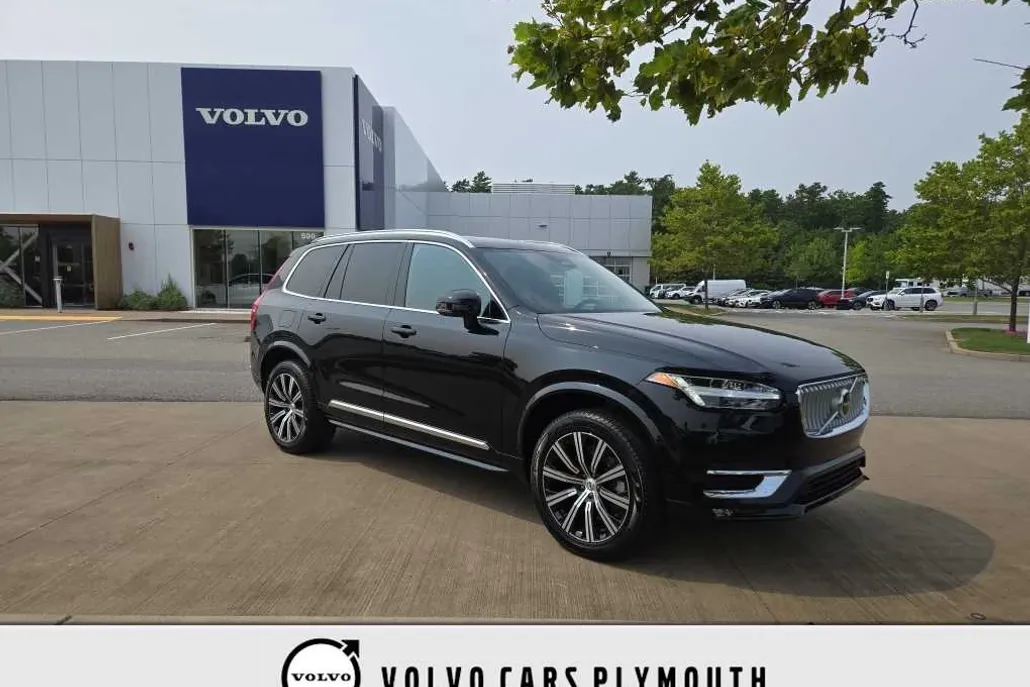 2025 Volvo XC90 B5 Core photo 1
