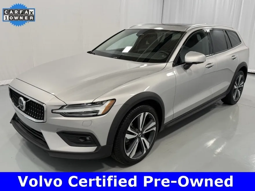 2023 Volvo V60 Cross Country B5 AWD Plus photo 1