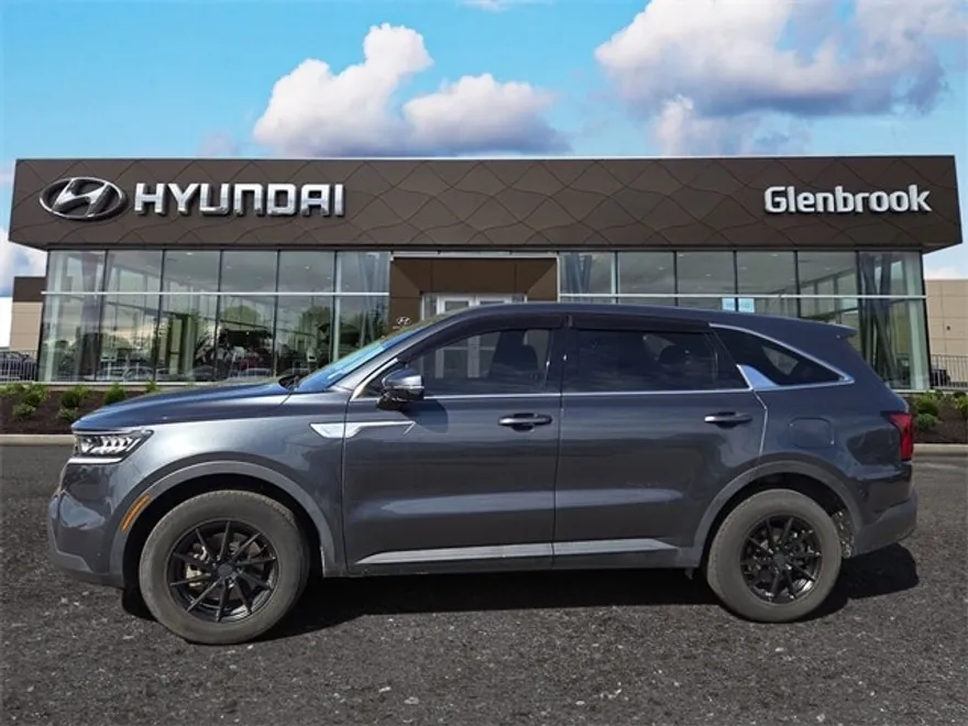 2022 Kia Sorento LX photo 1