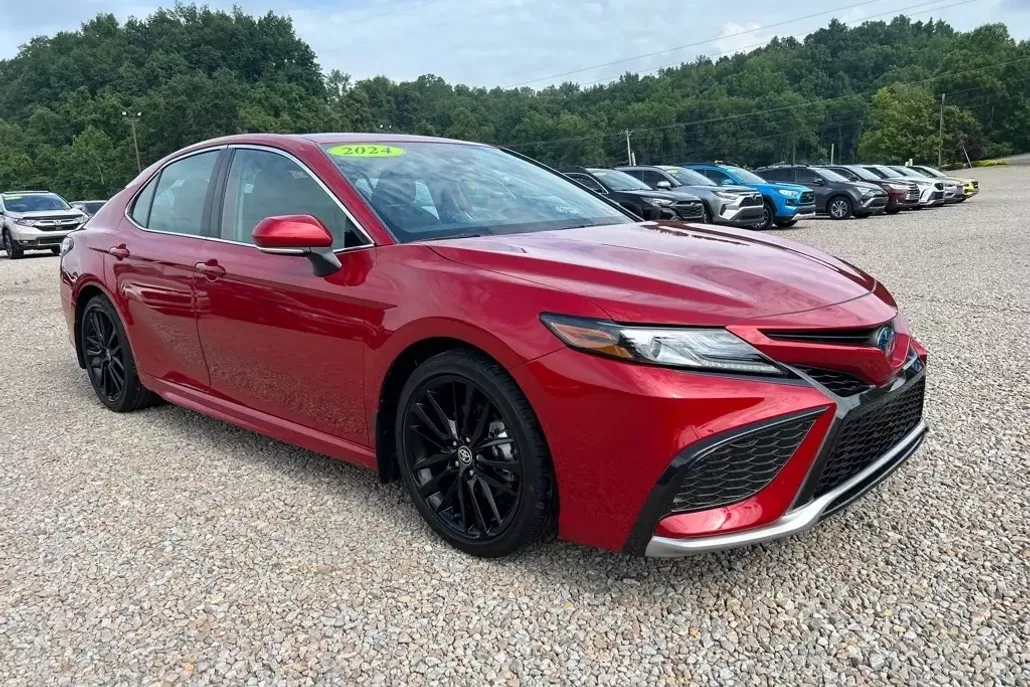 2024 Toyota Camry Hybrid XSE photo 1