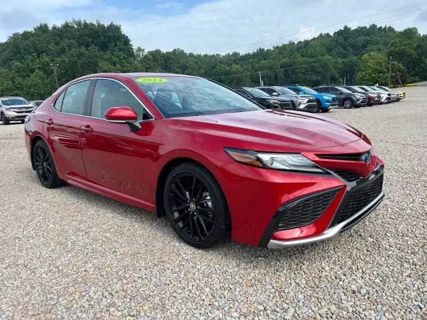 2024 Toyota Camry Hybrid XSE photo 1