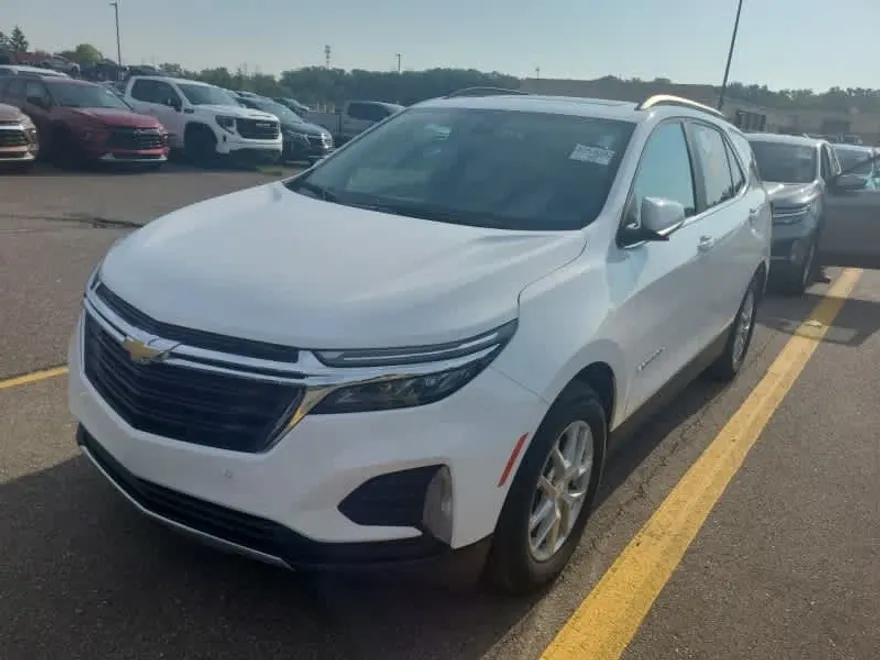 2023 Chevrolet Equinox LT photo 1