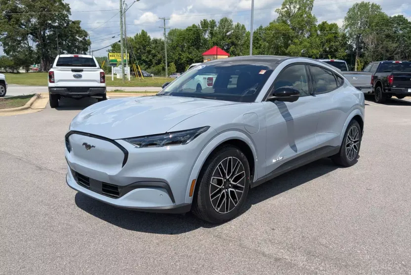 2025 Ford Mustang Mach-E Premium photo 1