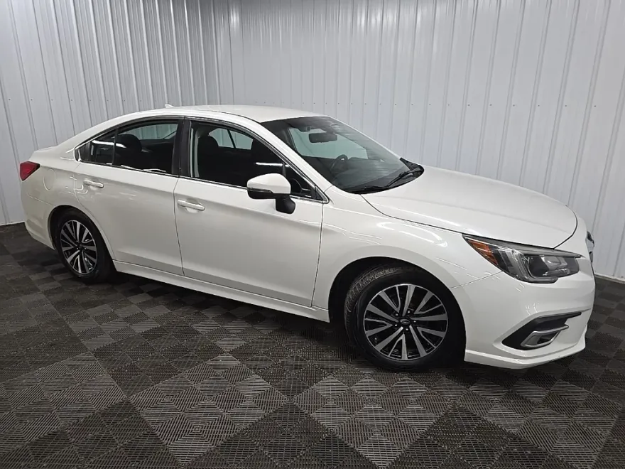 2019 Subaru Legacy 2.5i Premium photo 1