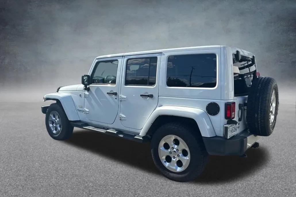 2015 Jeep Wrangler Unlimited Sahara photo 1