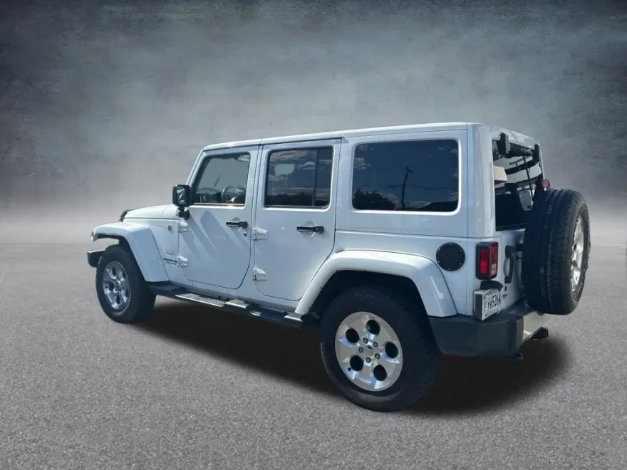 2015 Jeep Wrangler Unlimited Sahara photo 1