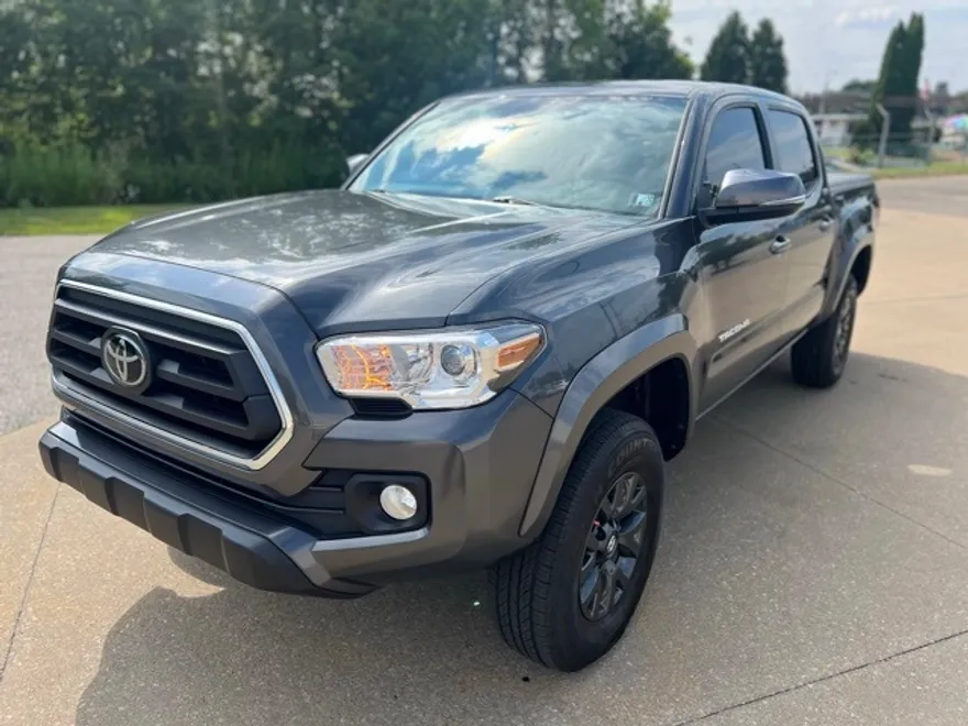 2023 Toyota Tacoma SR5 photo 1