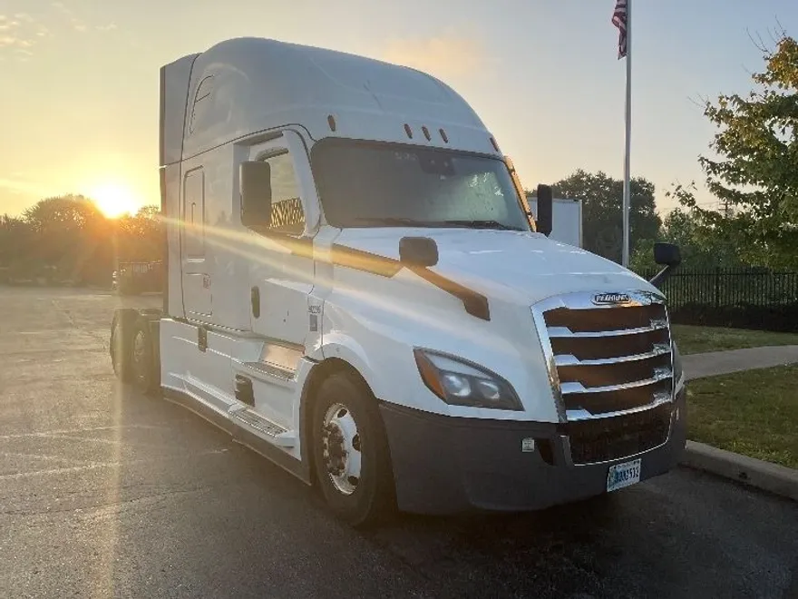 2021 Freightliner Cascadia 126" Sleeper Cab photo 1