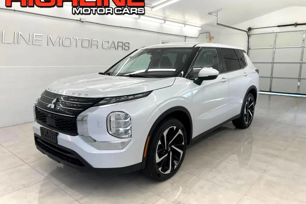 2022 Mitsubishi Outlander ES S-AWC photo 1