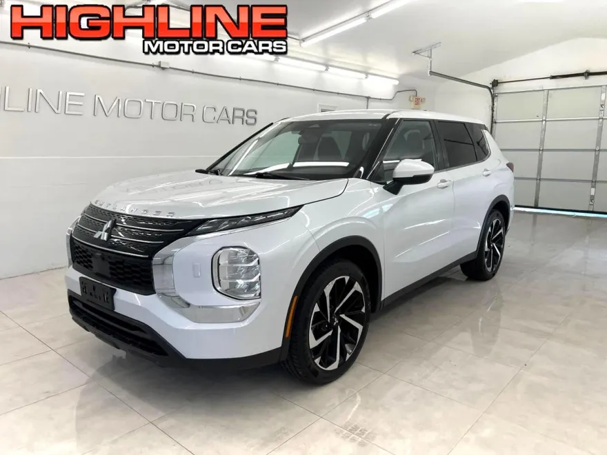 2022 Mitsubishi Outlander ES S-AWC photo 1