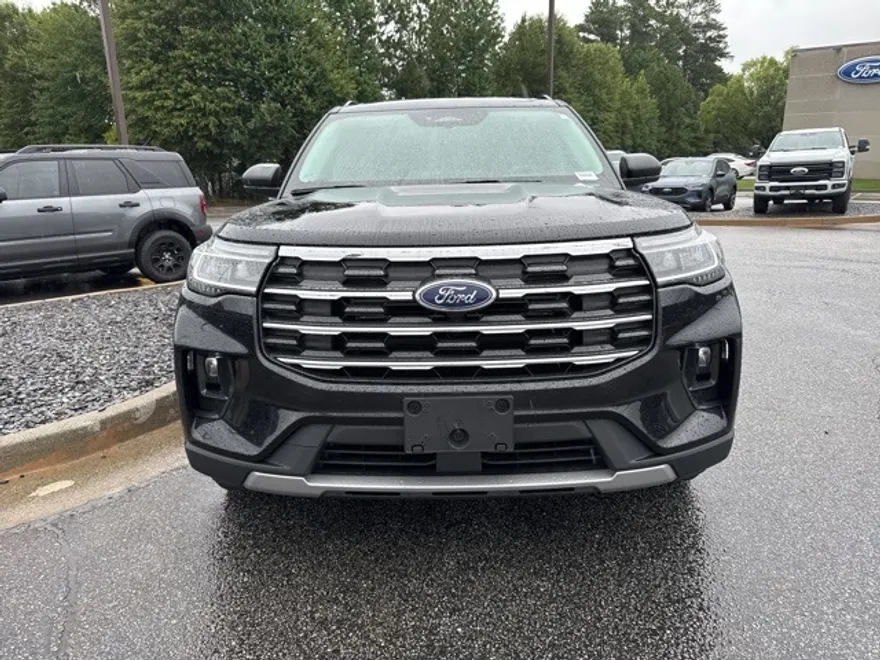 2025 Ford Explorer photo 1