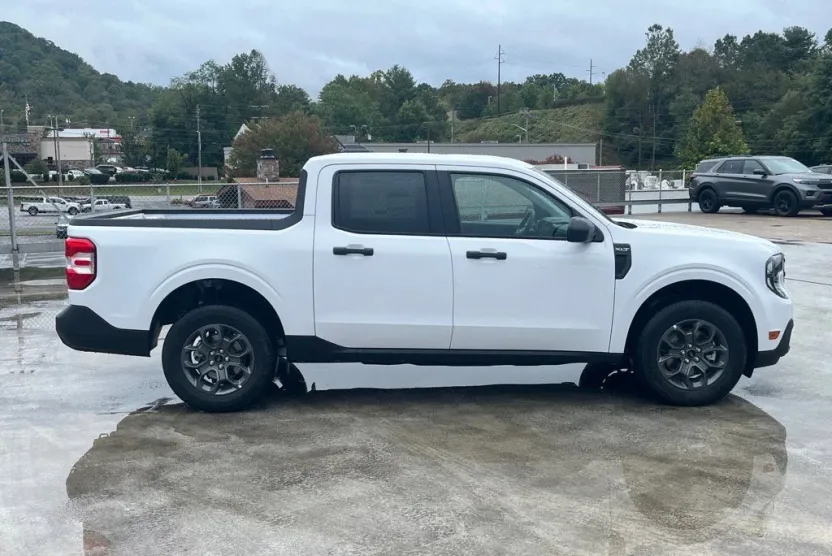 2025 Ford Maverick XLT photo 1